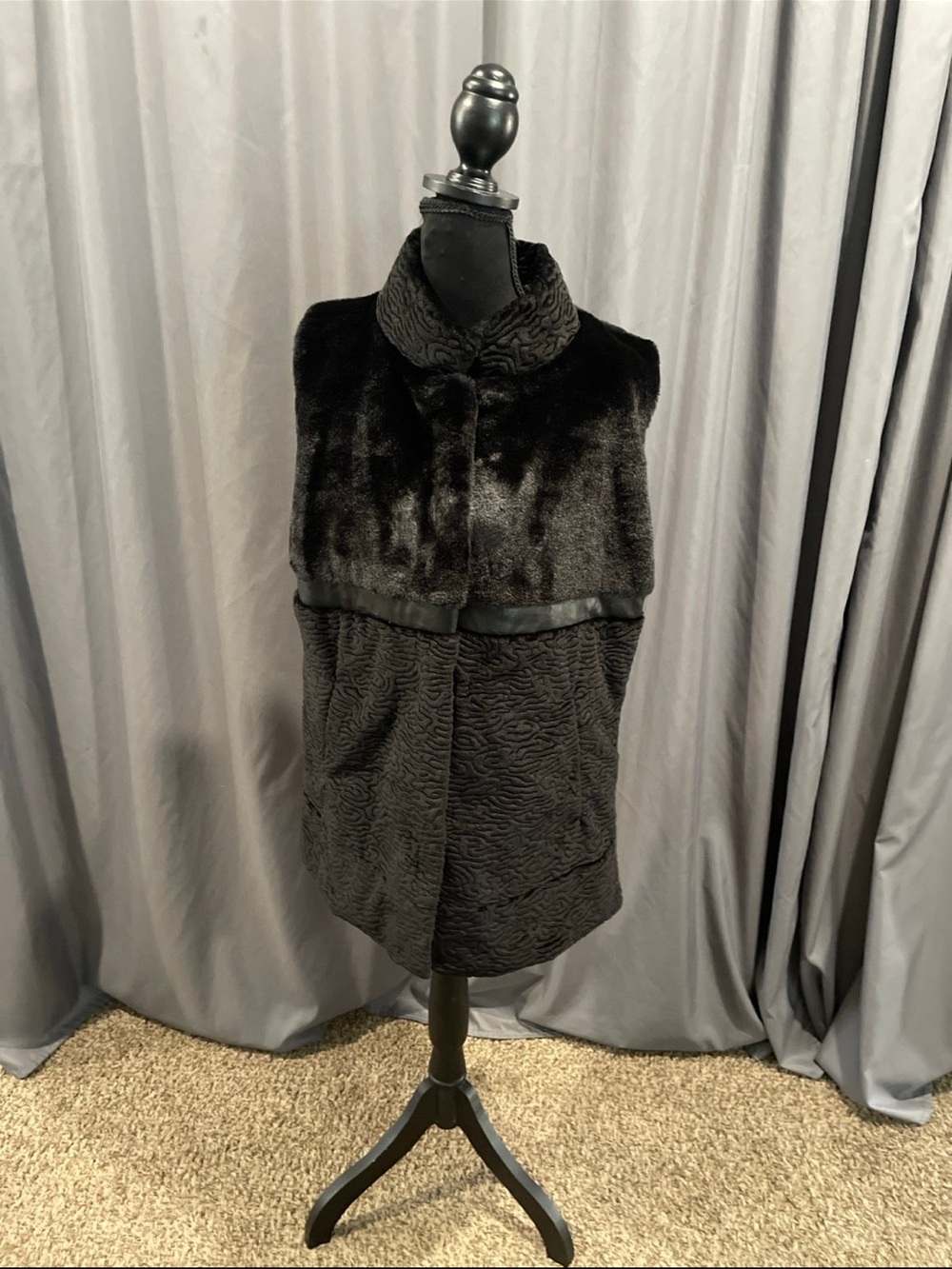 iman NWT faux fur vest size M/L black